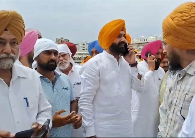 ਸ੍ਰੀ ਦਰਬਾਰ ਸਾਹਿਬ ਮੱਥਾ ਟੇਕਣ ਪੁੱਜੇ ਲਾਲਜੀਤ ਭੁੱਲਰ ਨੂੰ ਨੌਜਵਾਨ ਨੇ ਪਾਇਆ ਘੇਰਾ